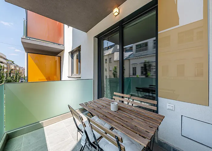 Universo Cordia Bb9 -with Balcony In Cozy Area * Budapest